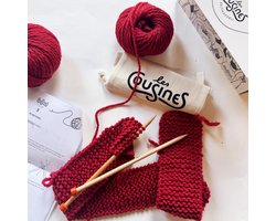 Les Cousines - Easy Scarf Breipakket Beginners - Complete Breiset Sjaal - Inclusief Houten Breinaalden, Bio-Katoenen Projectzak & Wolnaald - Ruby Red