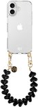Transparante iPhonehoes met zwart hartjes polsband en gouden details.