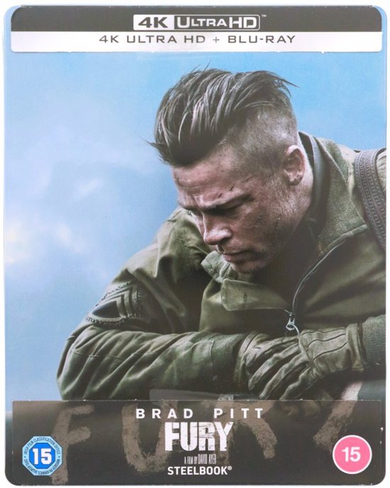 Brad Pitt in een groen uniform leunt op een tank met het woord "FURY" erop, 4K ULTRA HD + BLU-RAY steelbook.