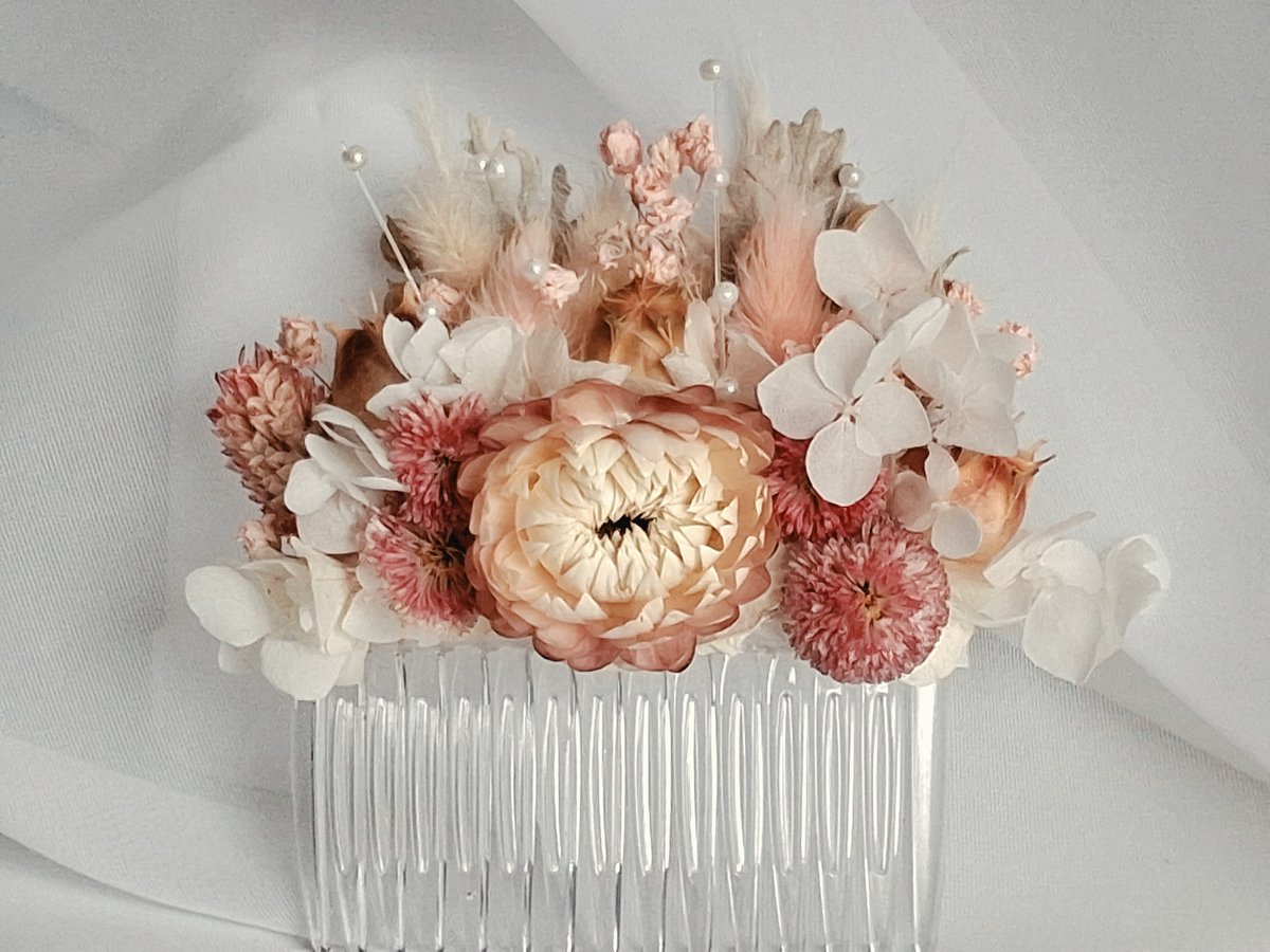 Modern en romantische bruidshaarkam, boho haaraccessoire met gedroogde en gestabiliseerde natuurlijke bloemen, voor boho bruiloft en feestelijke gelegenheid/ bruidsspeld