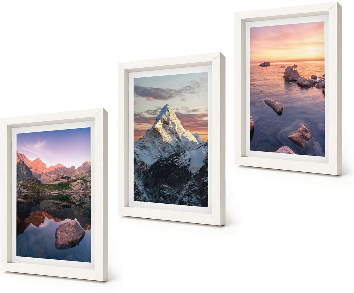 Coloray 3-Delige Schilderij Set - Berglandschappen met water en rotsen op de achtergrond. - 20x30 - Wanddecoratie - Schilderijen Set - Kantoor