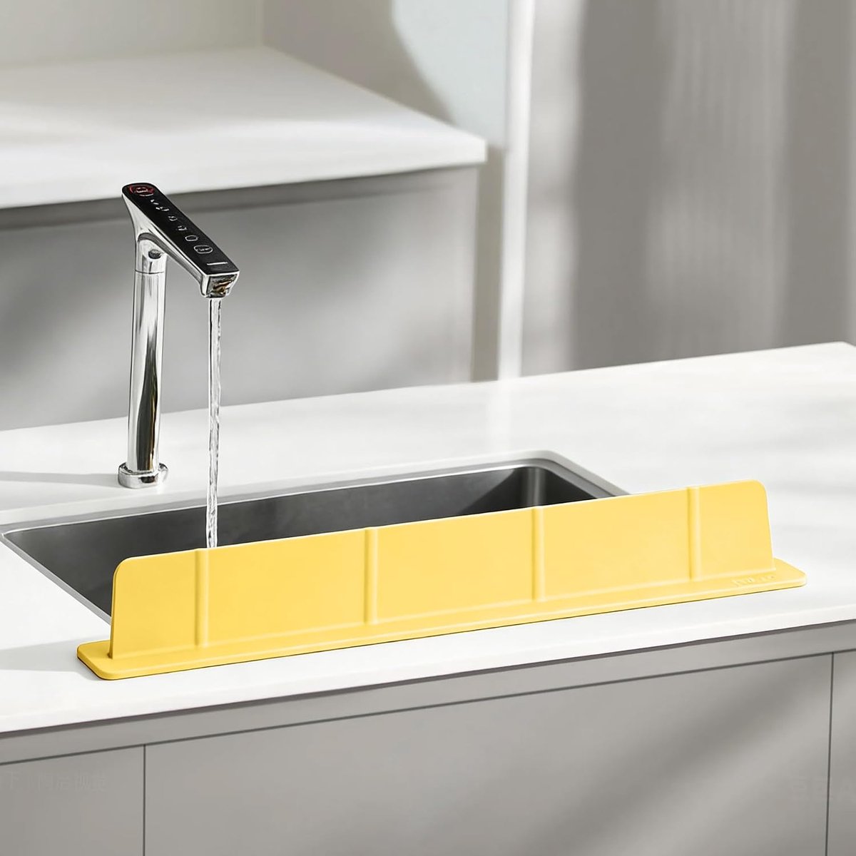 Gootsteen Spatbescherming 52 x 4,5 x 7 cm met Sterke Zuignappen, Waterspatbescherming, Flexibele Spatbeschermer voor Keuken en Badkamer (Geel)