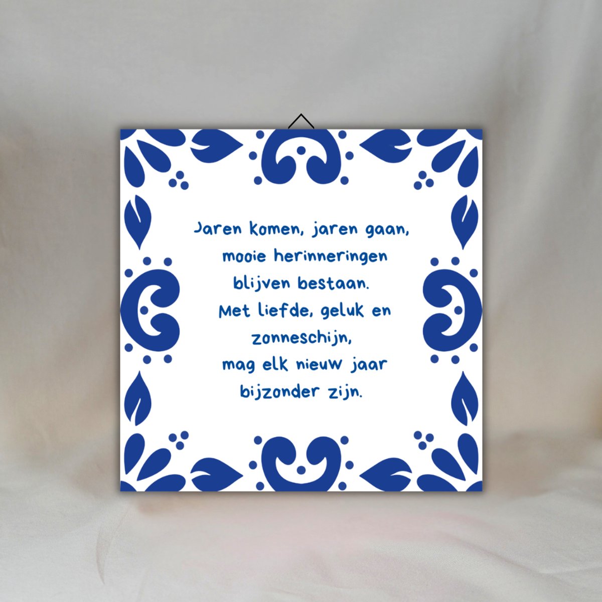 Spreuktegels verjaardag - Delfts Blauw spreuktegeltje met verjaardagsspreuk - Tegeltje verjaardag - Tegeltjes met tekst - 15 x 15 cm - Verjaardagscadeau voor man - Verjaardagscadeau voor vrouw
