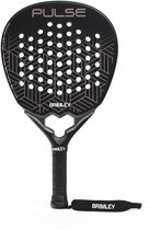 Zwarte Brimley PULSE padelracket met druppelvorm, ruw sandcoated blad, geometrisch patroon en polsband.