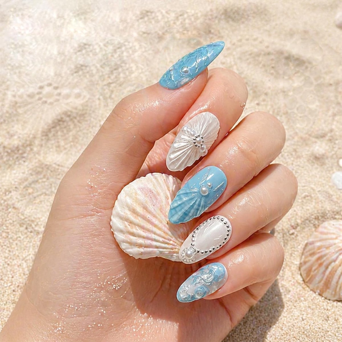 SnelShoppen - 30pcs Press On Nails Ocean Aesthetic - 3D Schelpen & Parels - Blauwe Water Effect - Lang Amandelvormige Nagels met Jelly Lijm & Manicure