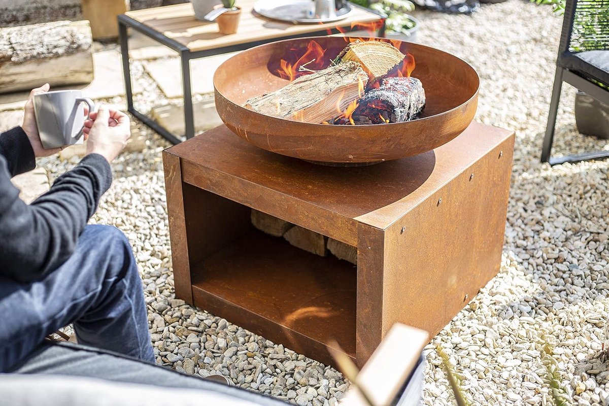 SnelShoppen - Kuda Oxidized Vuurkorf met Houtopslag - Grote Tuinverwarming - Stijlvol Roestbruin Staal - Ideaal voor Feesten, Tuin en Camping