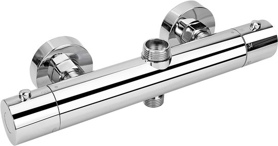 Een glimmende chromen thermostaat douchekraan met twee knoppen en een centrale uitgang.