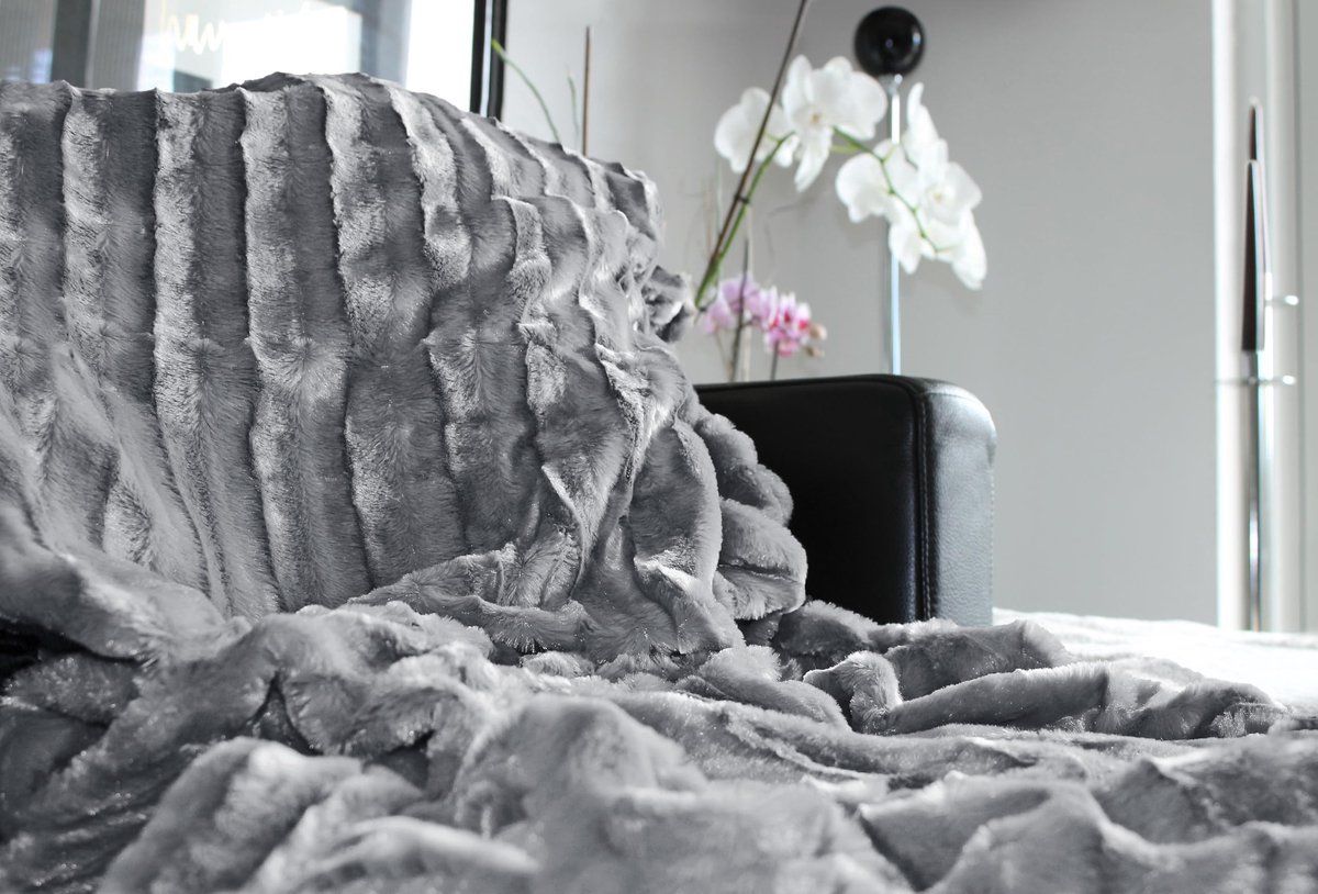 Omgoods - Dubbelzijdige Faux Fur Oversized Deken - 152 x 203 cm
