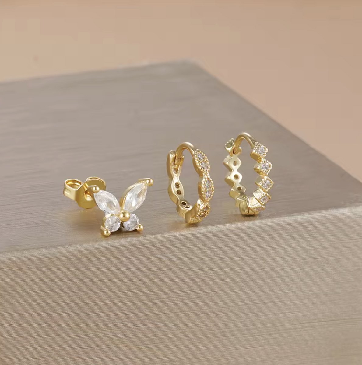 Oorbellen Set - 3 stuks - Kleur: Goud - Luxe Oorbellen - Incl. Cadeauverpakking - Oorhangers / Oorring / Oorknopjes - Hoge Kwaliteit RVS - Stainless Steel / Roestvrijstaal - Verkleurt Niet - Oorbellen Set - Oorbellen Vrouwen / Dames