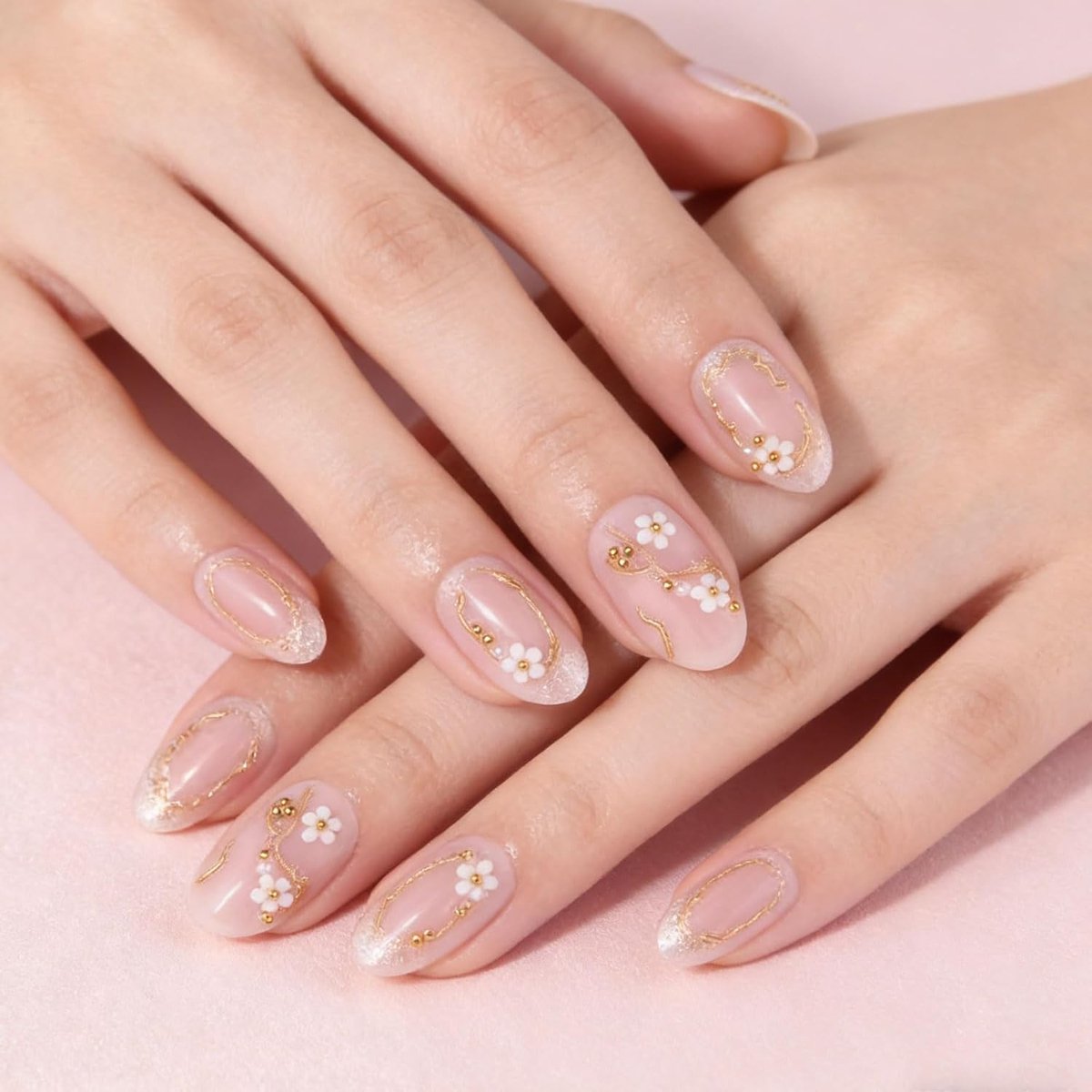 Gold mit Perlen & witte bloemen – Korte ronde nepnagels van acryl, natuurlijke herbruikbare plaknagels voor dames, 24-delig DIY nagelset in salonkwaliteit