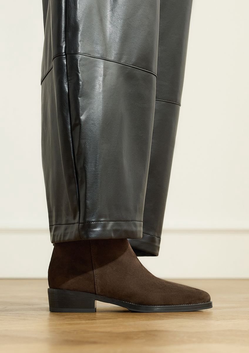 Manfield - Dames - Bruine suède enkellaarsjes - Maat 40