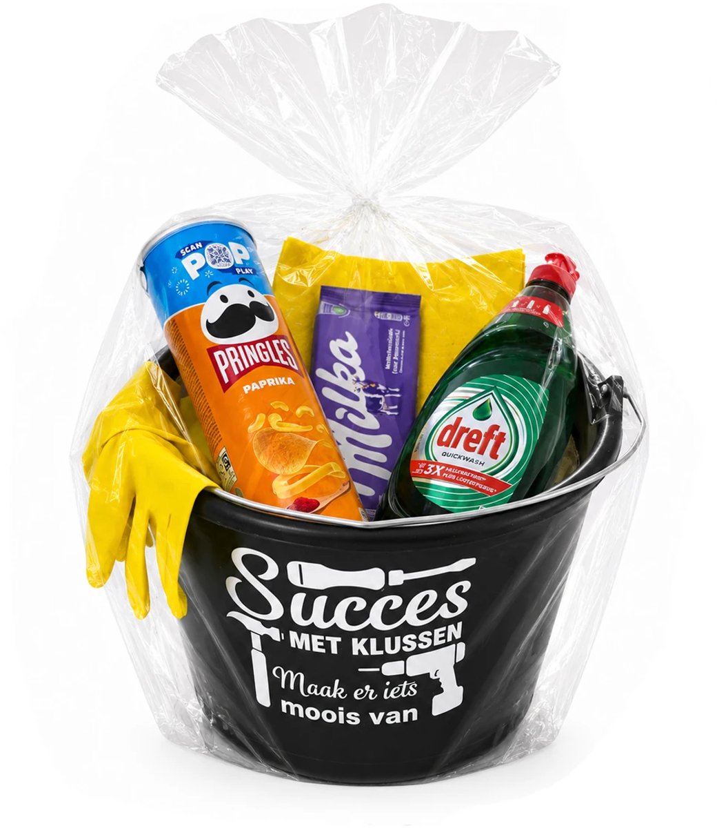 Emmer - Succes met klussen in geschenkverpakking - Gevulde cadeau emmer - met tekst - Verpakt in cellofaan - 12 liter - zwart - Verjaardag man & Vrouw - Jubilieum cadeau - Geslaagd cadeau