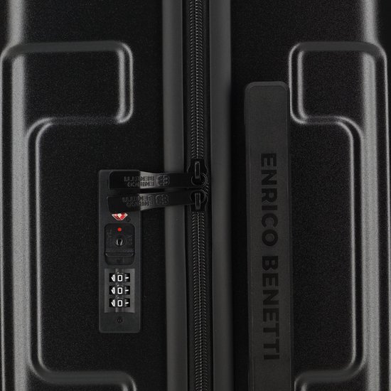 Zwarte koffer met ritssluiting, TSA-slot en 'ENRICO BENETTI' logo op de handgreep.