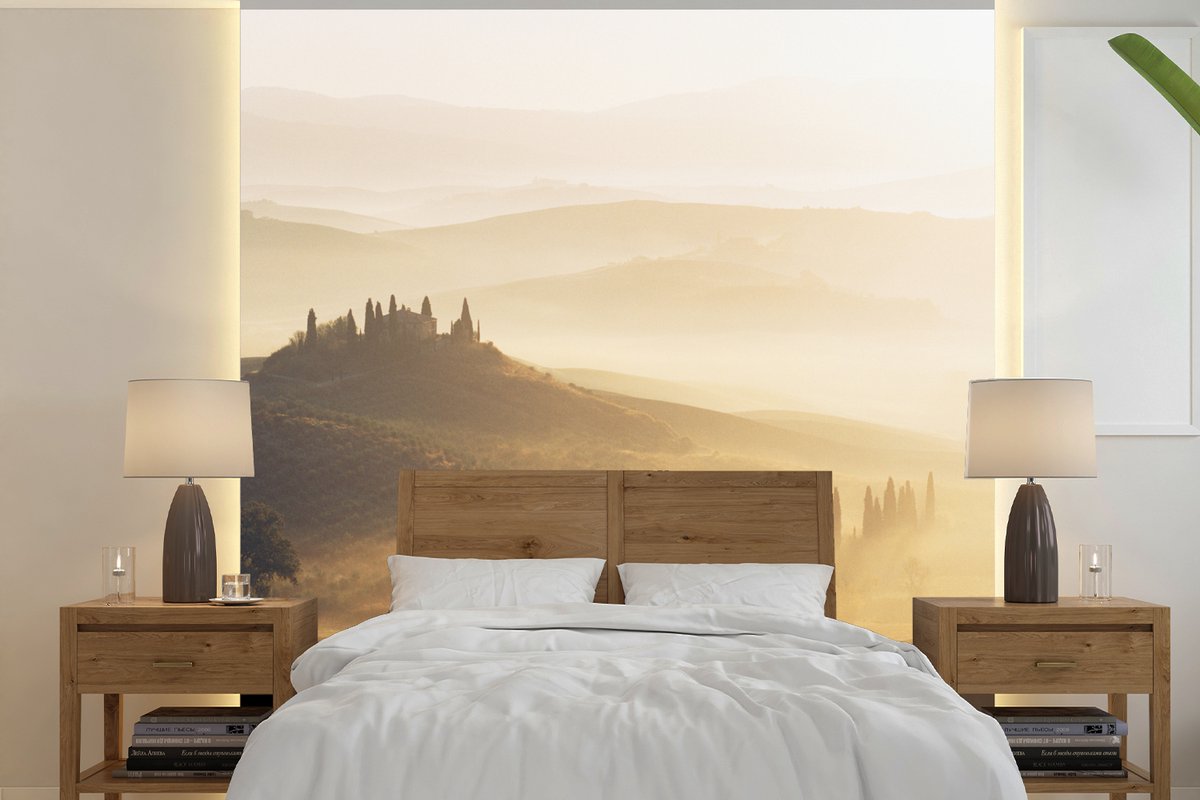 Behang - Fotobehang Toscane - Mist - Zon - Breedte 350 cm x hoogte 350 cm