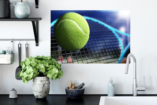 Muurstickers - Sticker Folie - Tennisracket slaat de bal - 60x40 cm - Plakfolie - Muurstickers Kinderkamer - Zelfklevend Behang - Zelfklevend behangpapier - Stickerfolie