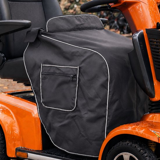 Zwarte scootmobiel hoes met witte bies en een ritsvak.