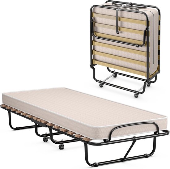 Uitgevouwen en ingeklapt logeerbed met beige matras en zwart metalen frame met houten latten.