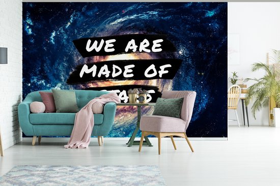 Behang - Fotobehang Spreuken - 'We are made of stars' - Sterren - Quotes - Jongens - Kids - Kinderen - Meisjes - Breedte 360 cm x hoogte 240 cm
