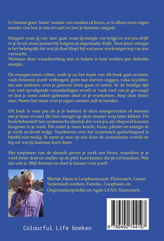 Boek met een foto van Martijn Haan, met de titel 'Colourful Life Boeken'.