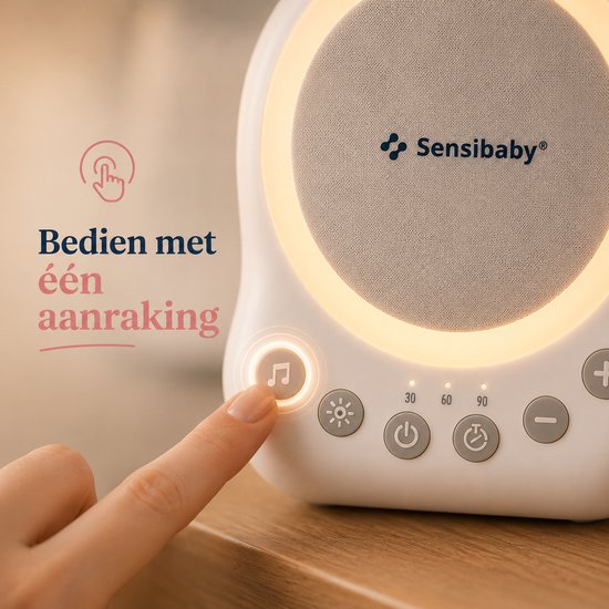 Vinger drukt op de muziekknoppanel van de SensaBaby geluidsmachine. Bediening met één aanraking.