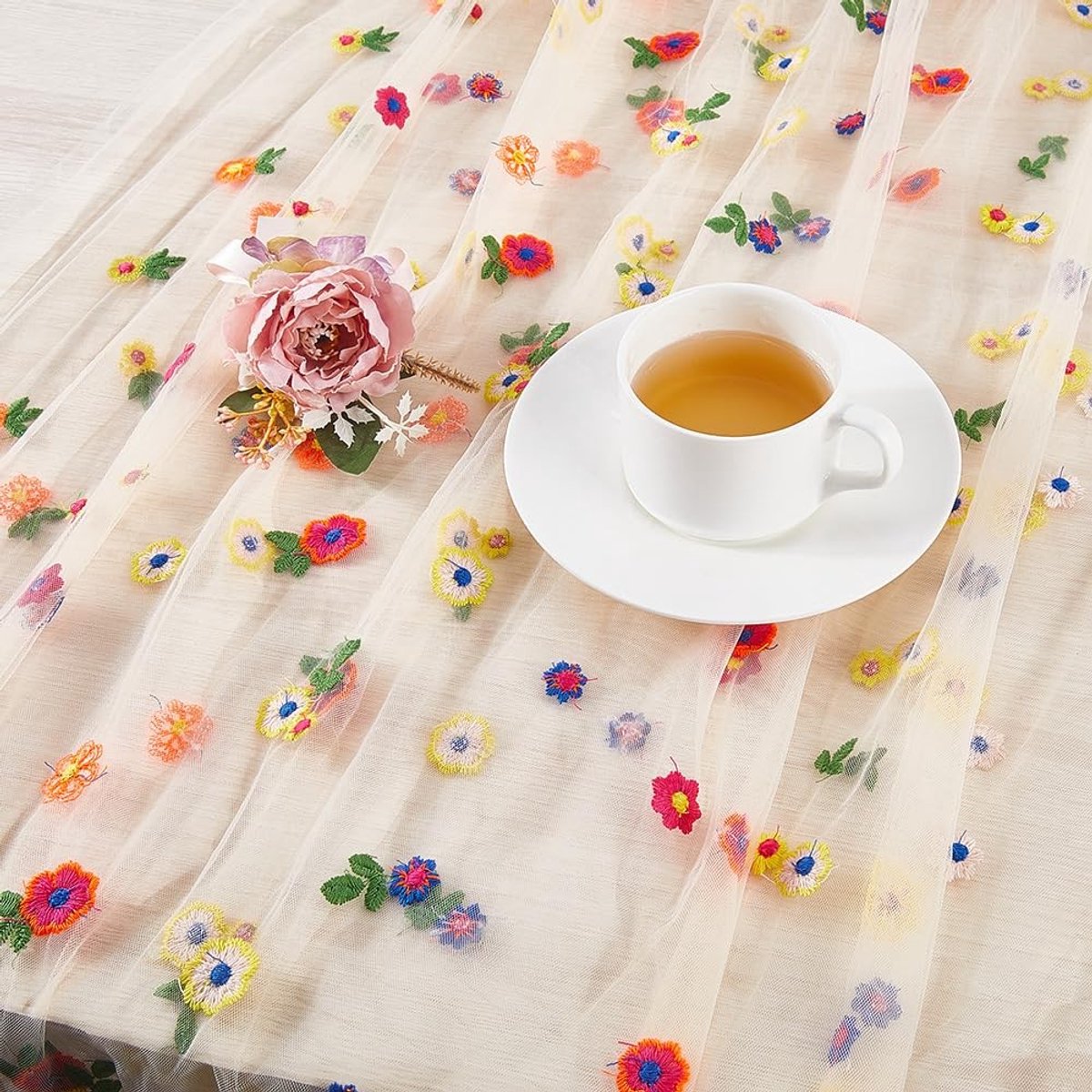Dailygoods - Geborduurde Daisy Tafelloper - Beige Tule Tafelloper voor Eetdecoratie
