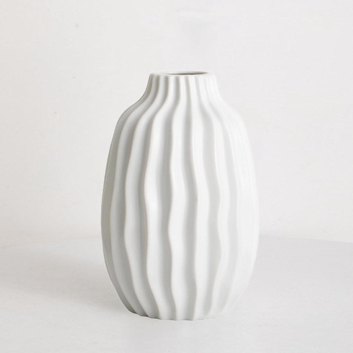 Keramische Kleine Geribbelde Bloemenvaas voor Huisdecoratie - Moderne Decoratieve Chique Vaas voor Huwelijksdiner Tafel Kantoor Slaapkamer - 20 cm / 8 inch