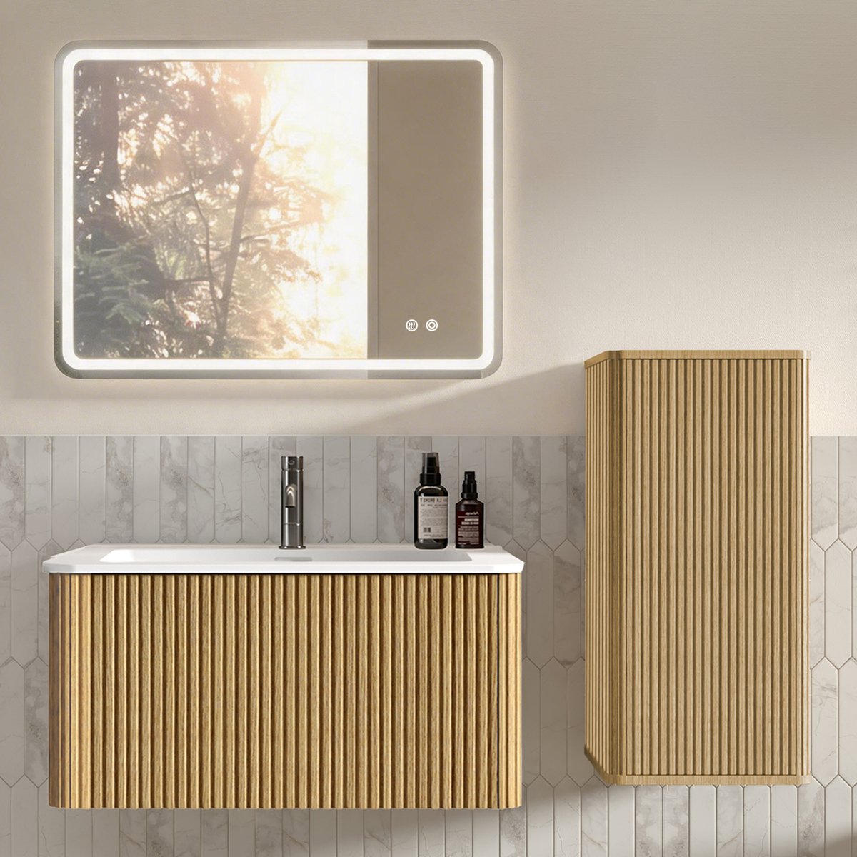 Badkamermeubelset met wastafel, LED-spiegel en opbergkast - Complete oplossing voor kleine badkamer - 80 cm - Eiken & wit - Verticale groeven - Antidamp LED-spiegel - Voorgemonteerde wastafelkast