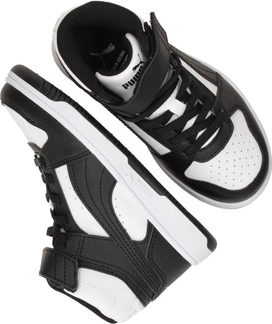 Zwarte en witte Puma Rebound Slam Mid AC PS sneakers, een paar met veters en klittenbandsluiting, bovenaanzicht.