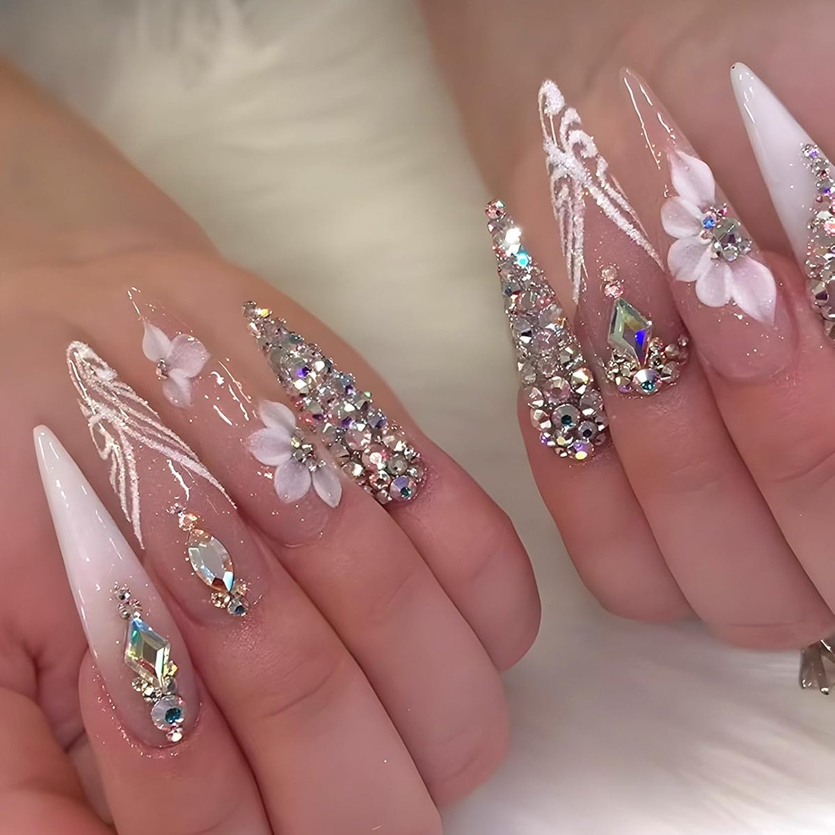 24 stuks stiletto press on nails, extra lang, nagels om op te plakken, Frans, nude roze, strass, bloemen, vingernagels om op te plakken, glitter acryl, natuurlijke kunstnagels voor dames en