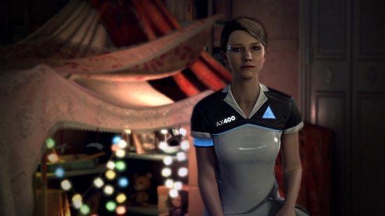 Een vrouwelijke androïde met kort bruin haar, gekleed in een uniform met AX400 logo en blauwe accenten.