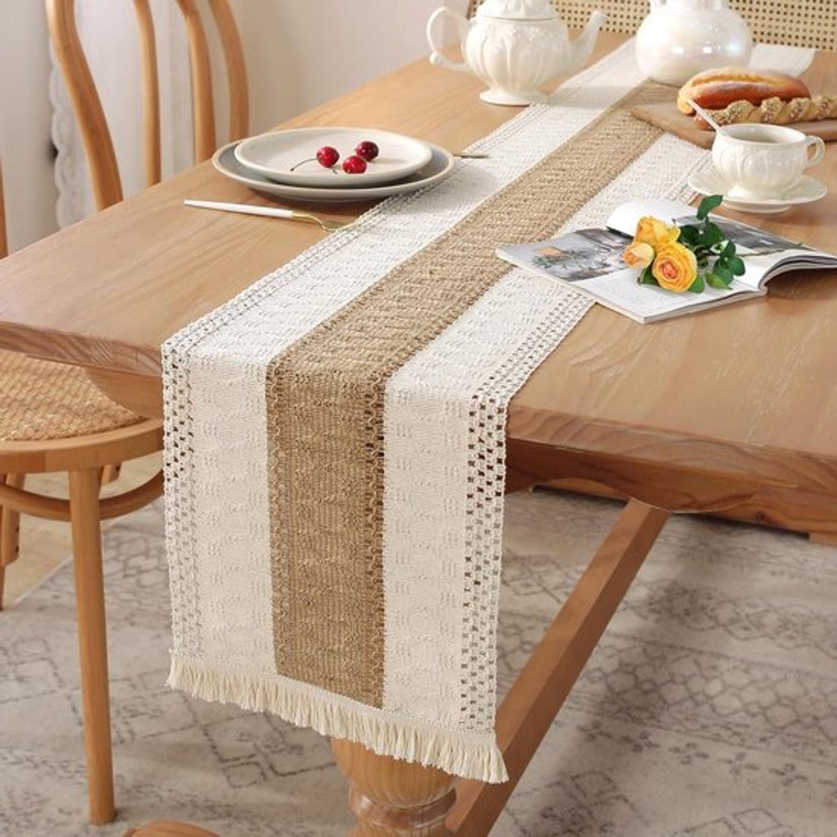 Boho Tafelloper met Kwastjes, 240 x 30 cm, Geweven Kaasdoek, Perfect voor Bohemian Decoratie, Eettafel Versiering en Bruiloft Party Decoratie
