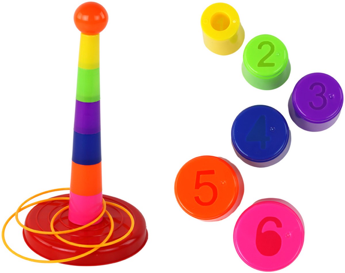 Spel waarbij bekers en hoepels naar een doel worden gegooid met verschillende moeilijkheidsgraden