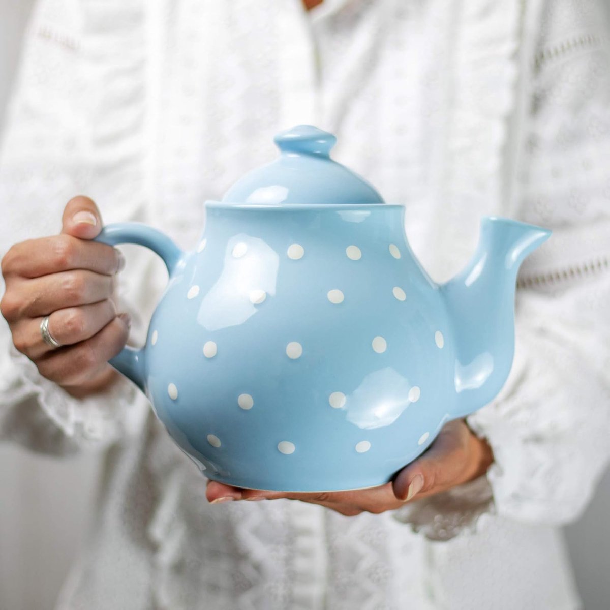 To Cottage Licht Hemelsblauw en Wit, Polka Dot Stippen, Grote 1,7 liter 4-6 Koppen Handgemaakte Handgeschilderde Keramische Theepot