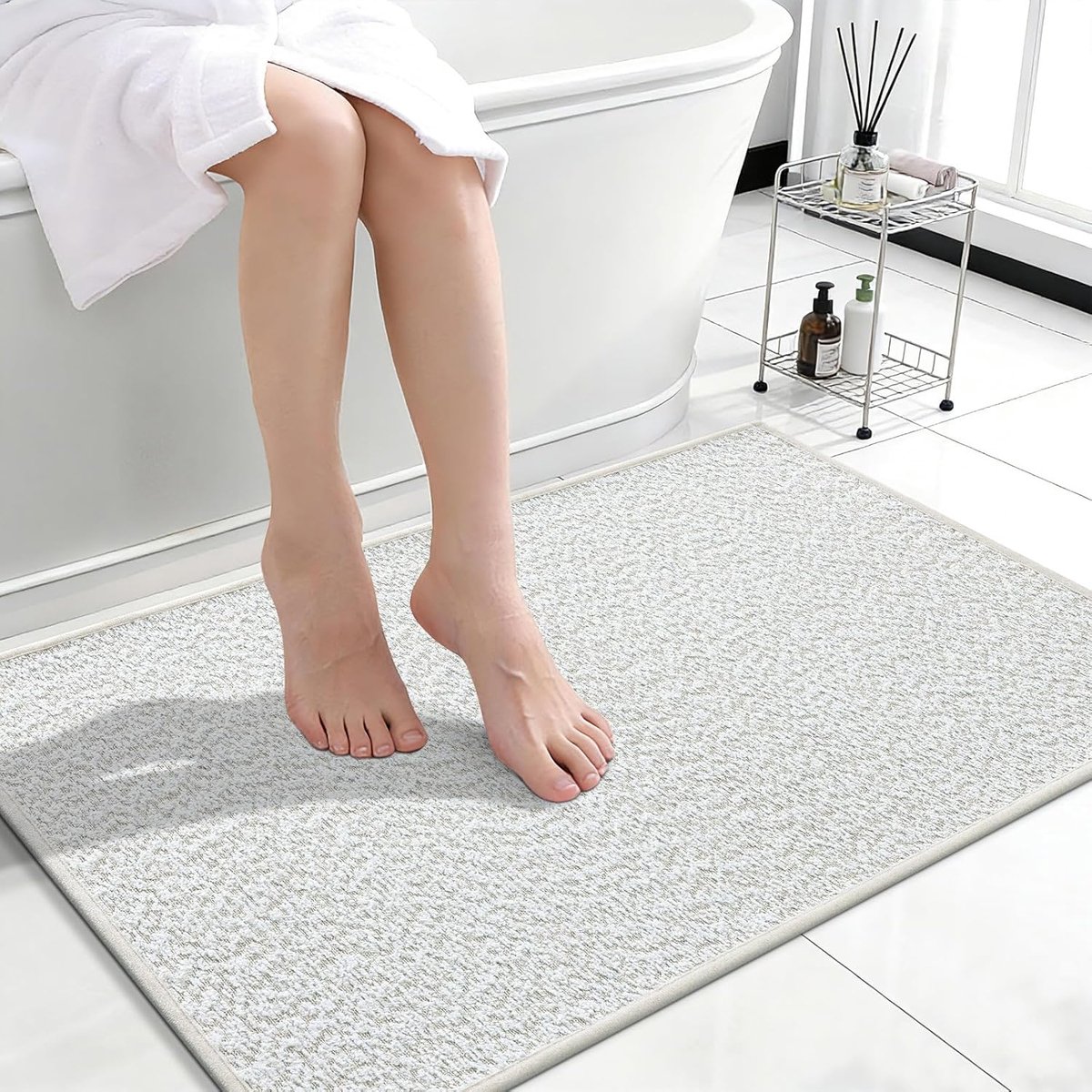 Dun badkamertapijt, badmat, 60 x 90 cm, lichtgrijs | Antislip, rubberen achterkant, absorberend, sneldrogend, wasbaar, korte pool, gemakkelijk te reinigen, slaapkamer, badmat