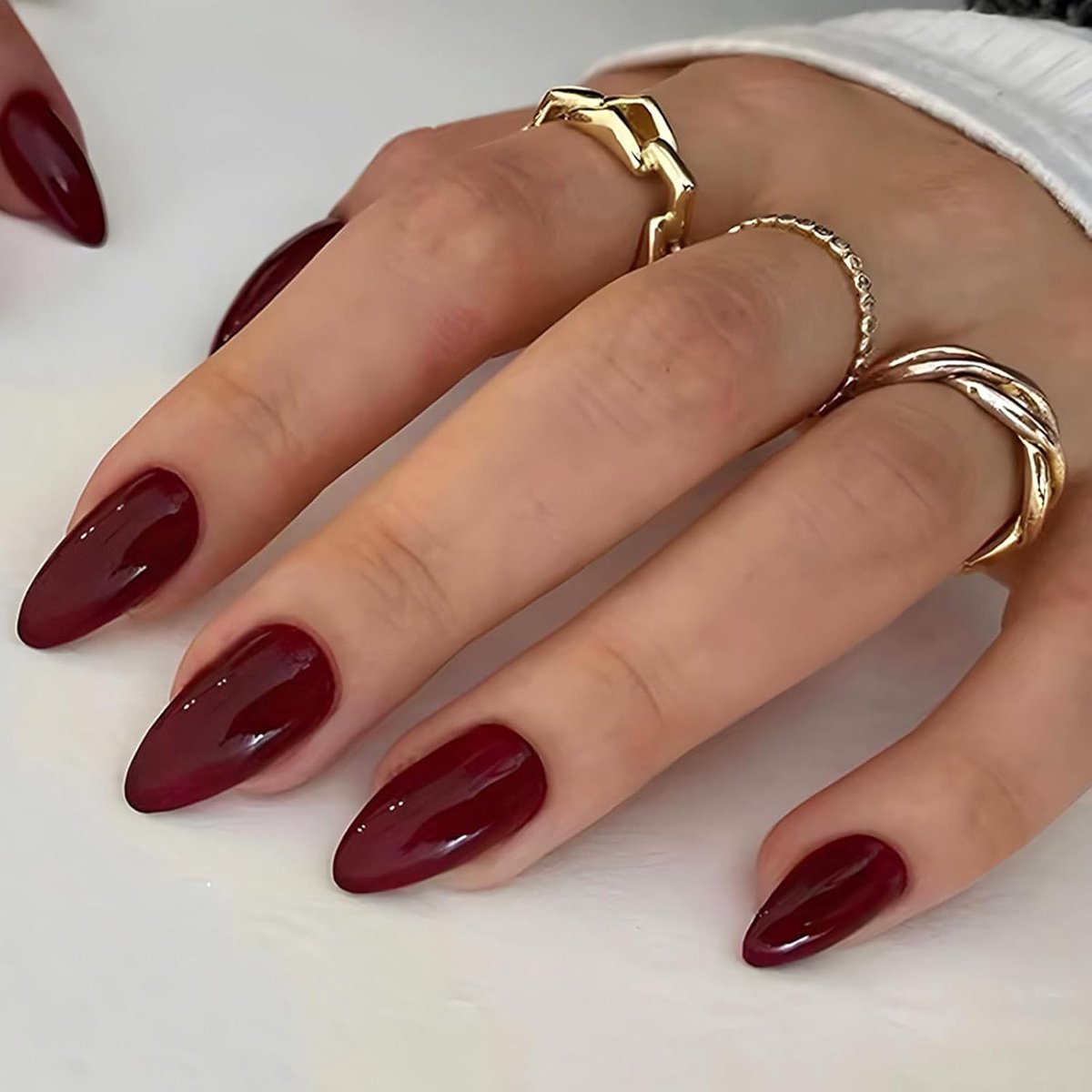 30 stuks Franse nagels om op te plakken, kort amandelvormig wijnrood kunstnagels, eenkleurig glanzende press-on nagels, elegante herbruikbare acryl volledige bedekking vingernagels voor vrouwen