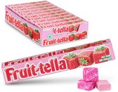 Fruit-tella aardbeien snoepgoed in roze verpakking met afbeeldingen van aardbeien en tekst 'Fruit-tella' en 'Met fruitsap'.