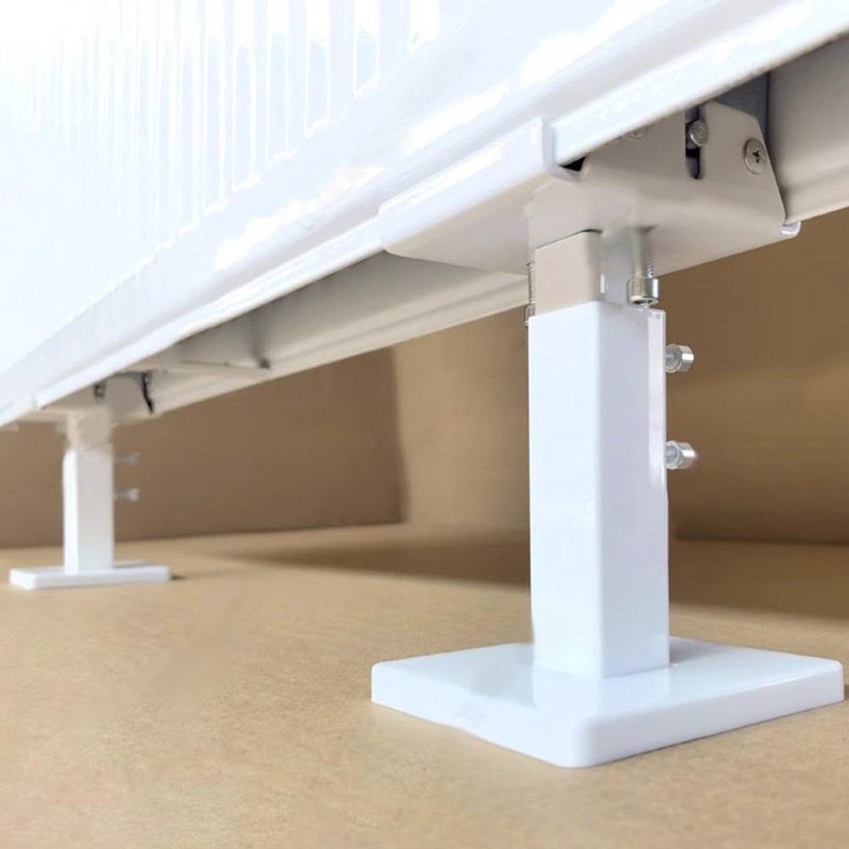 Radiator steunen set - verstelbaar staal - wit en zilver - stevige ondersteuning voor panelen - SnelShoppen