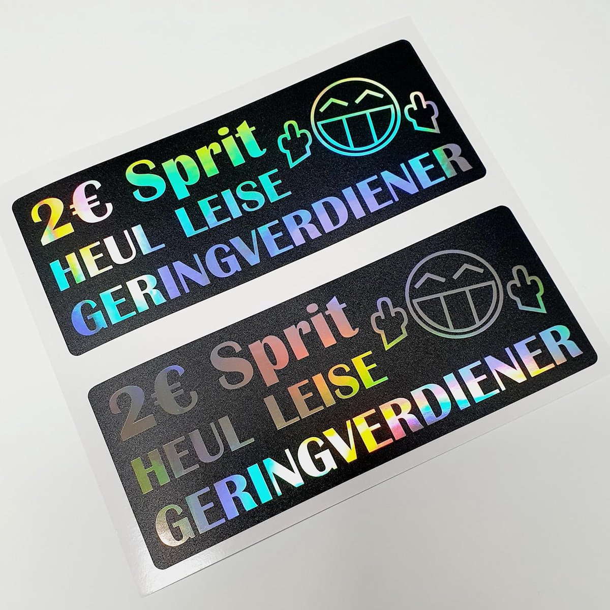autostickers 15 x 6 cm - kleurveranderend - olieglans zwart - vrolijke brandstof smiley - ShopVlot