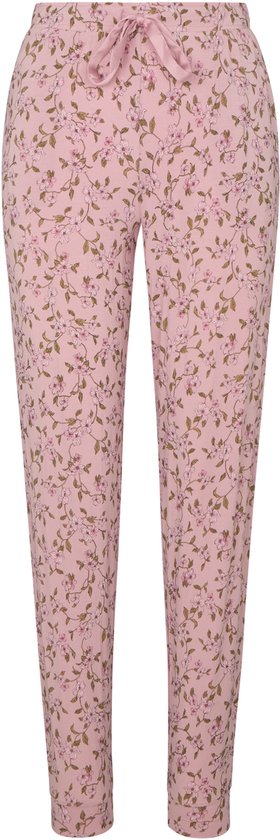 Roze pyjamabroek met all-over bloemenprint in groen en roze. Elastische tailleband met strik.