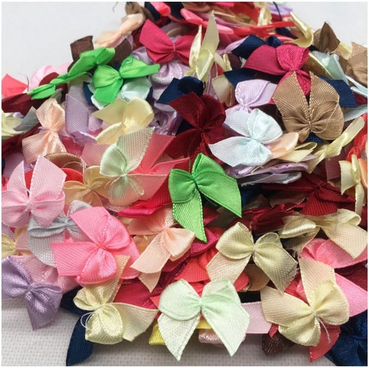 200 Stuks Mini Satijnen Linten van 1 Inch voor Creatieve Projecten, DIY Ambachten, Versieringen en Scrapbooking