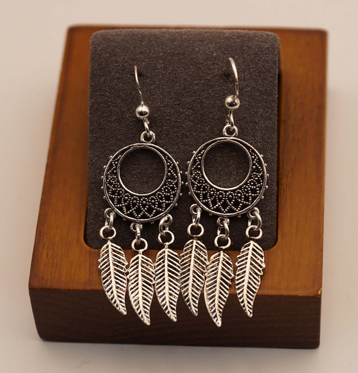 Sterling zilveren oorhangers dromenvanger met sier motief - country oorbellen gemaakt van 925 zilver - zilveren dreamcatchers oorbellen - lange indiaanse oorbellen - dromenvangers oorbellen met veren