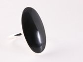 Langwerpige zilveren ring met onyx - maat 18