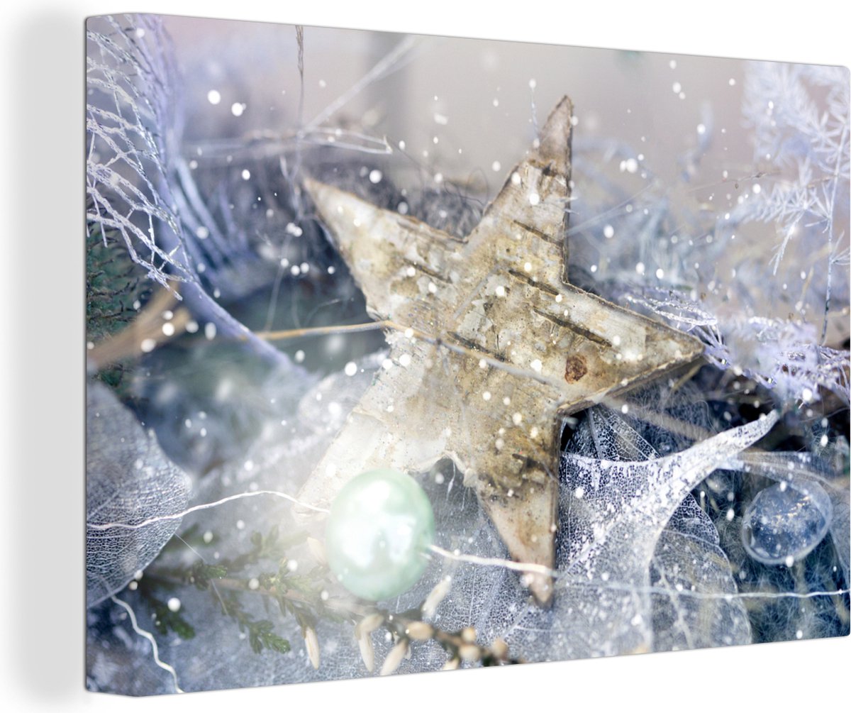 Canvas schilderij 150x100 cm - Wanddecoratie Een kerstster met ijzel - Muurdecoratie woonkamer - Slaapkamer decoratie - Kamer accessoires - Schilderijen - Kerstdecoratie voor Binnen - Kerstdecoratie Woonkamer - Kerstdecoratie in Huis