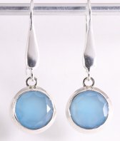 Lange hoogglans zilveren oorbellen met blauwe chalcedoon