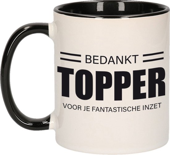 Mug blanc avec bordure et anse noires. Texte : "BEDANKT TOPPER VOOR JE FANTASTISCHE INZET".