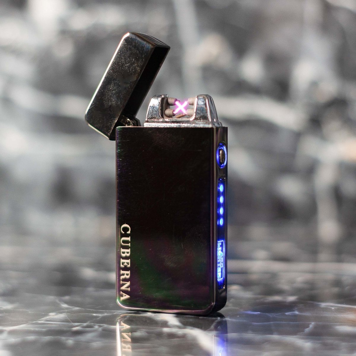 Goedkoopste Cuberna Elektrische Plasma USB aansteker met batterij indicator Ice Black - Wind en Storm bestendig - Geschikt voor Kaarsen, Vuurwerk, Sigaretten en BBQ