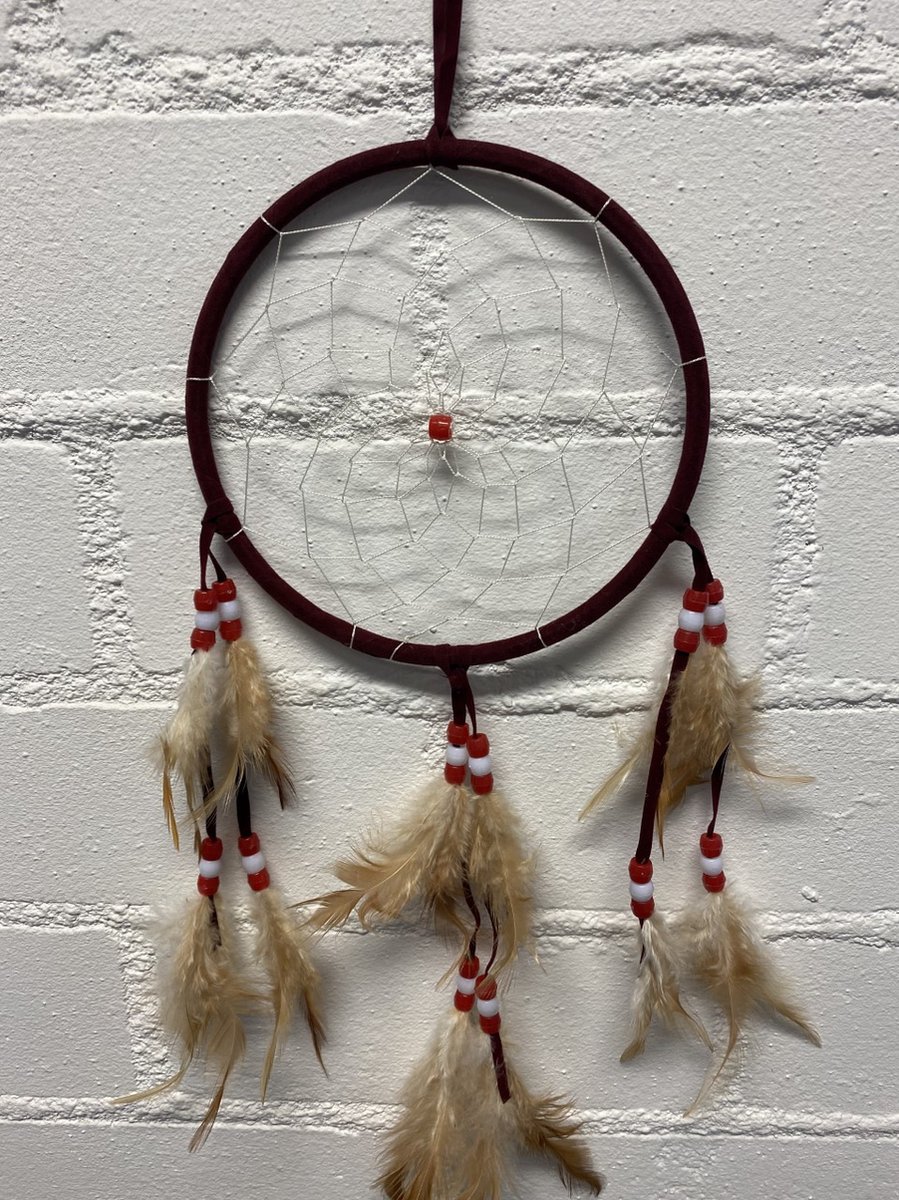 Impuls Dromenvanger met veren - bordeaux rood - Dreamcatcher with feathers- Dia 15 cm x lengte 40 cm