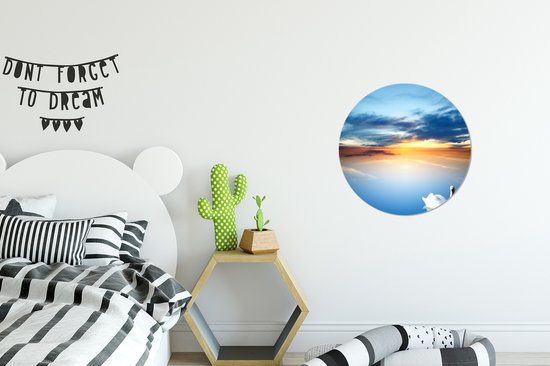 Cygne Witte sur un lac réfléchissant pendant un coucher de soleil Sticker papier peint cercle mural ⌀ 30 cm / cercle papier peint / cercle mural / cercle vivant - autocollant et coupe ronde