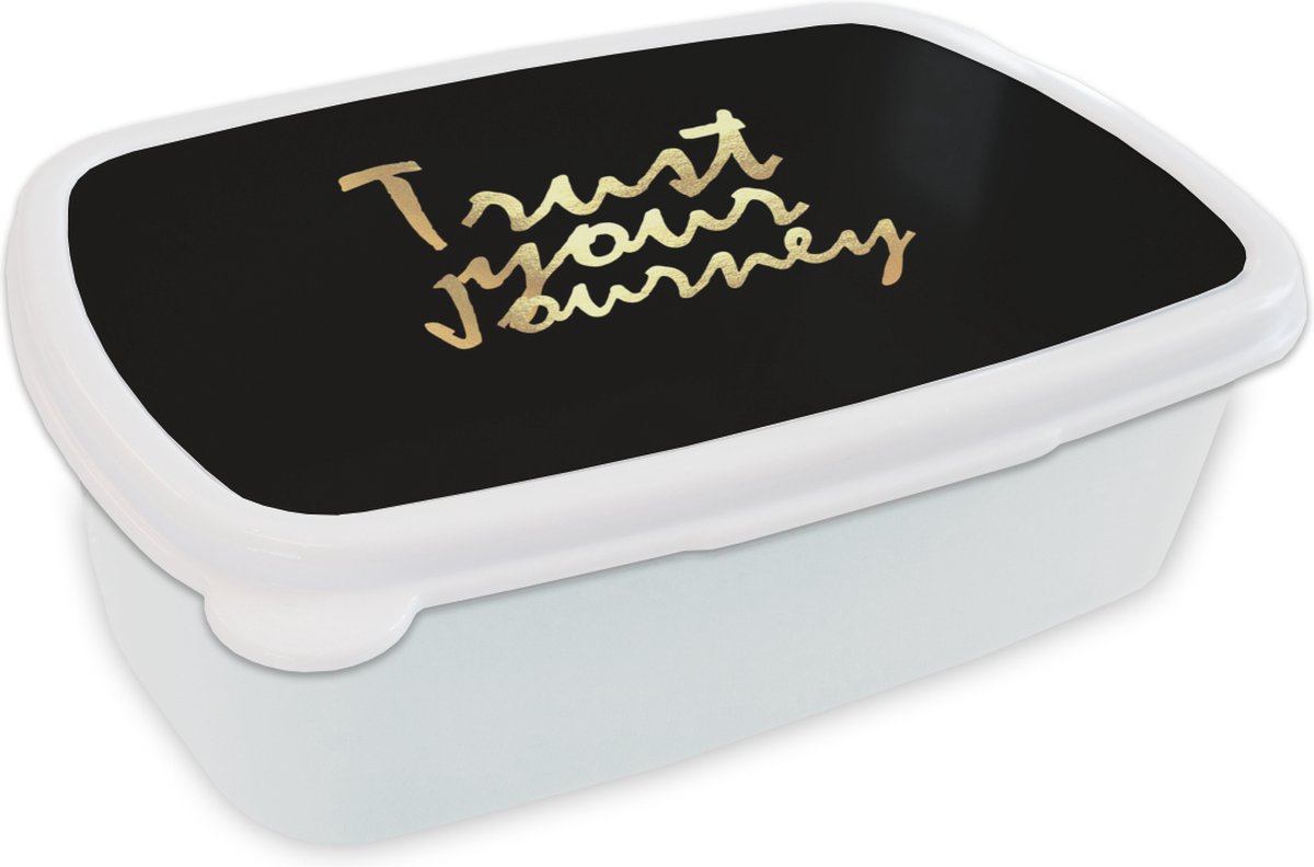 Broodtrommel Wit - Lunchbox - Brooddoos - Quotes - Reizen - Zwart - Goud - 18x12x6 cm - Volwassenen