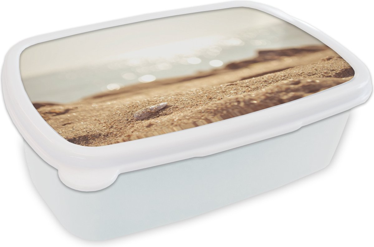 Broodtrommel Wit - Lunchbox - Brooddoos - Strand - Zand - Schelp - 18x12x6 cm - Volwassenen